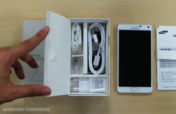 Unboxing the Galaxy Note 4_4